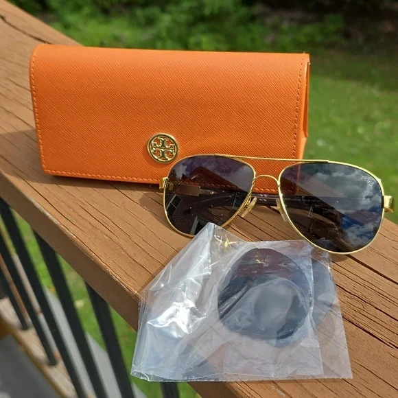 Tory Burch polarized sunglasses - Picture 9 of 9